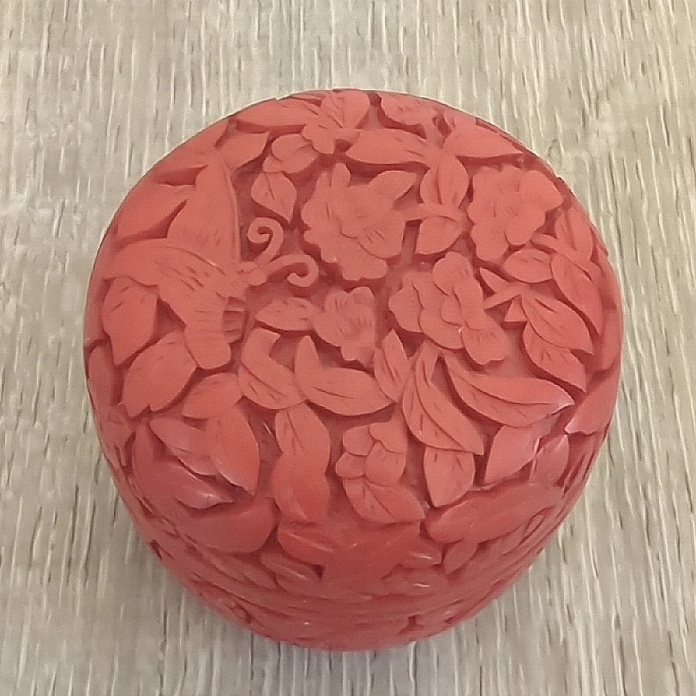 Vintage Chinese Cinnabar Carved Trinket Pill Box